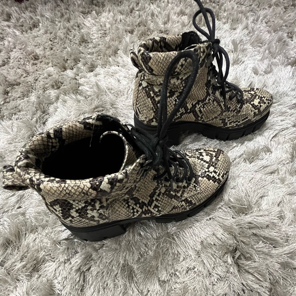 DL snakeskin ankle boot - Picture 2 of 6